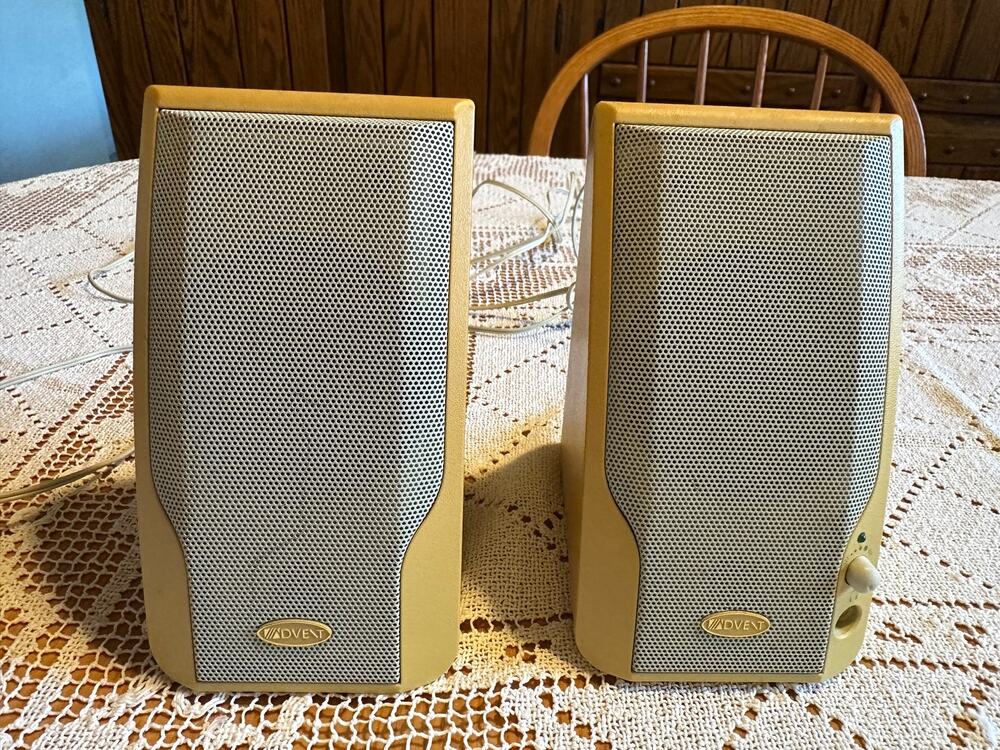 Vintage Advent AV270 Powered Computer Speakers Pair Beige 90s As-Is Parts